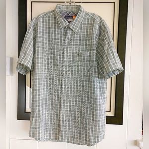 Quiksilver Short Sleeve Casual Button up Plaid Shirt Large Rayon/Polyester Blend